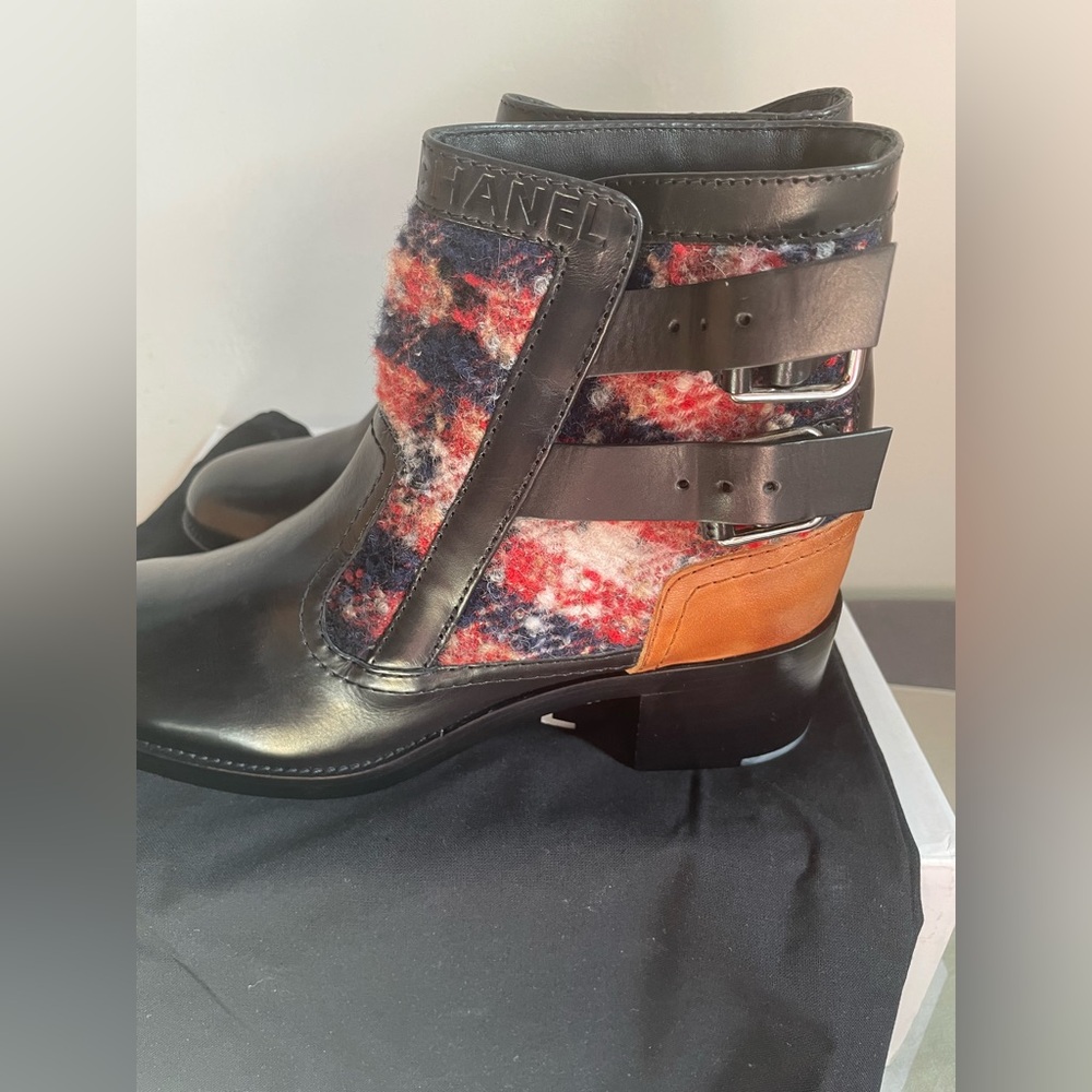 Chanel Black Leather & Plaid Ankle Boots size 38.5 - Picture 4 of 7